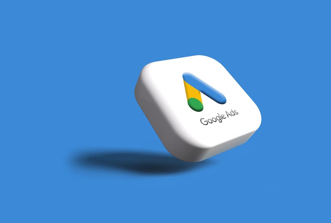 SEO czy Google Ads — co lepiej wybrać dla małej firmy?