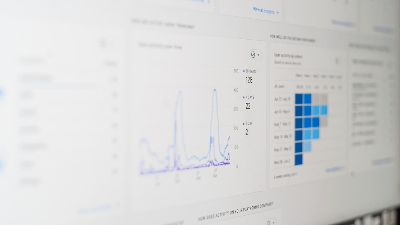 LLMO — czym różni się optymalizacja pod modele językowe od klasycznego SEO?
