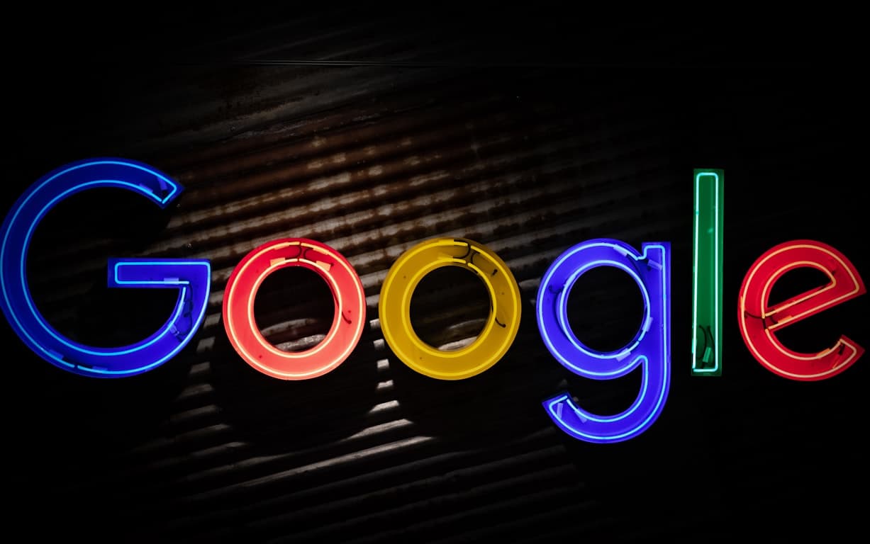 Czynniki rankingowe Google 2025: Co buduje pozycje?