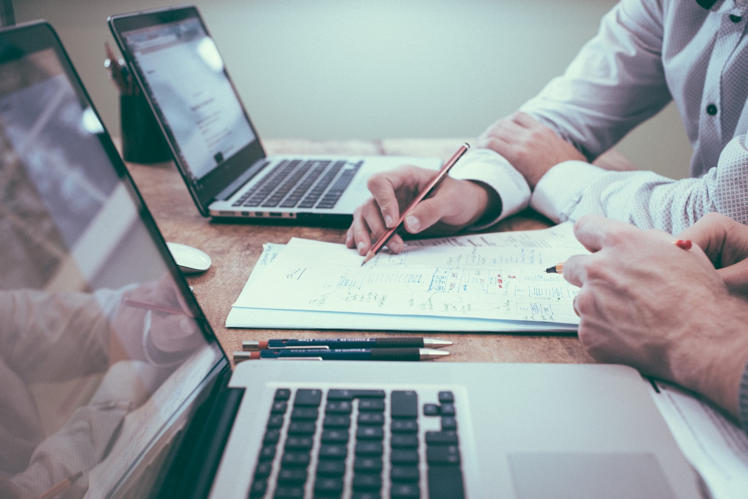Raport SEO od agencji — jakie metryki naprawdę mają znaczenie?
