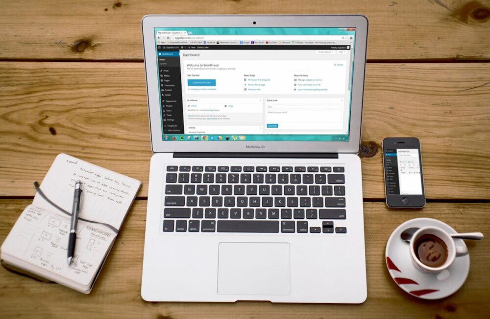 WordPress vs. dedykowane rozwiązania – co wybrać do swojej firmy?